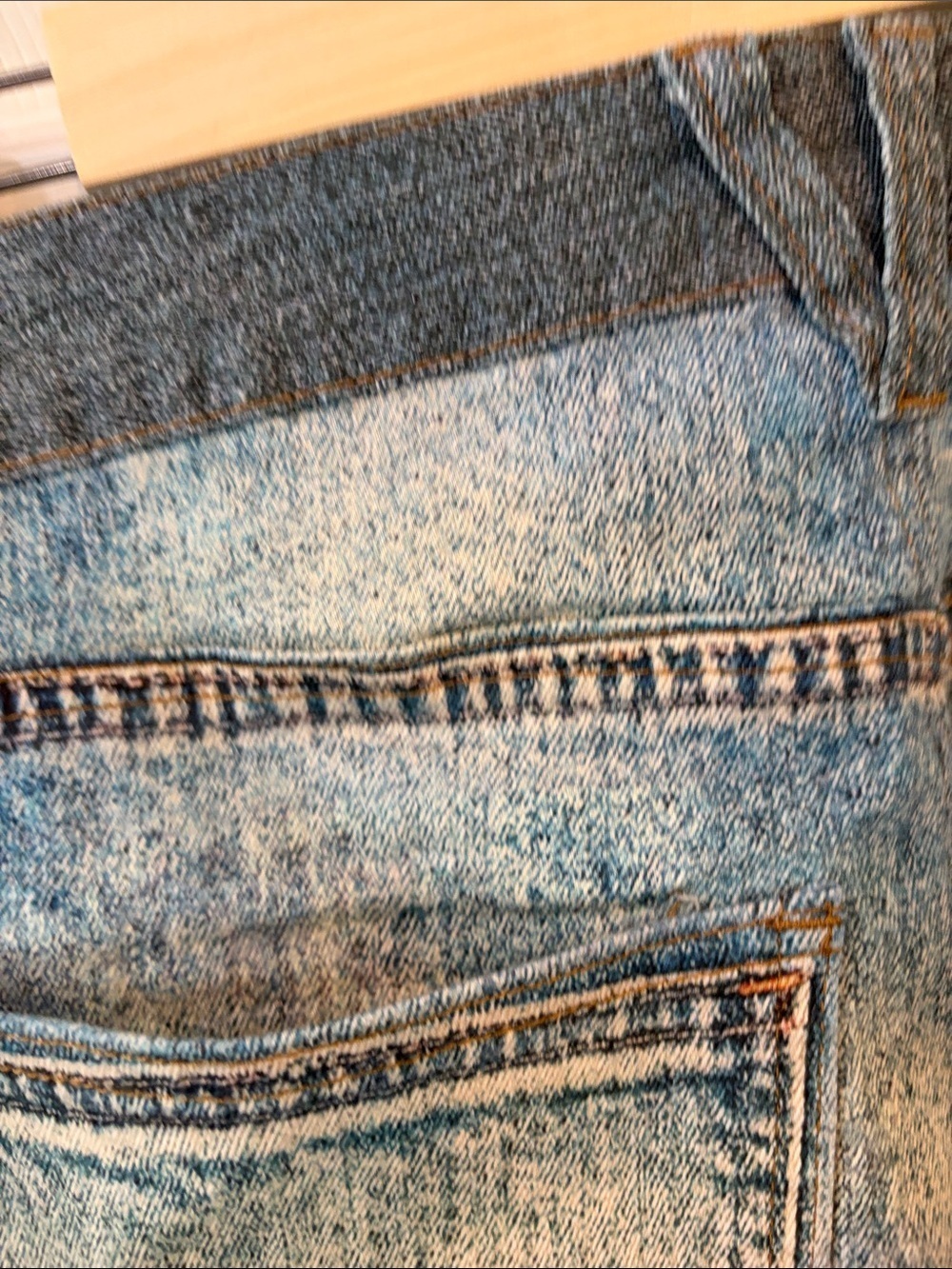 VIBRANTw M.i.U. NWT Blue Barrel Leg Jeans with Brown & Black Horse Print - Picture 9 of 10